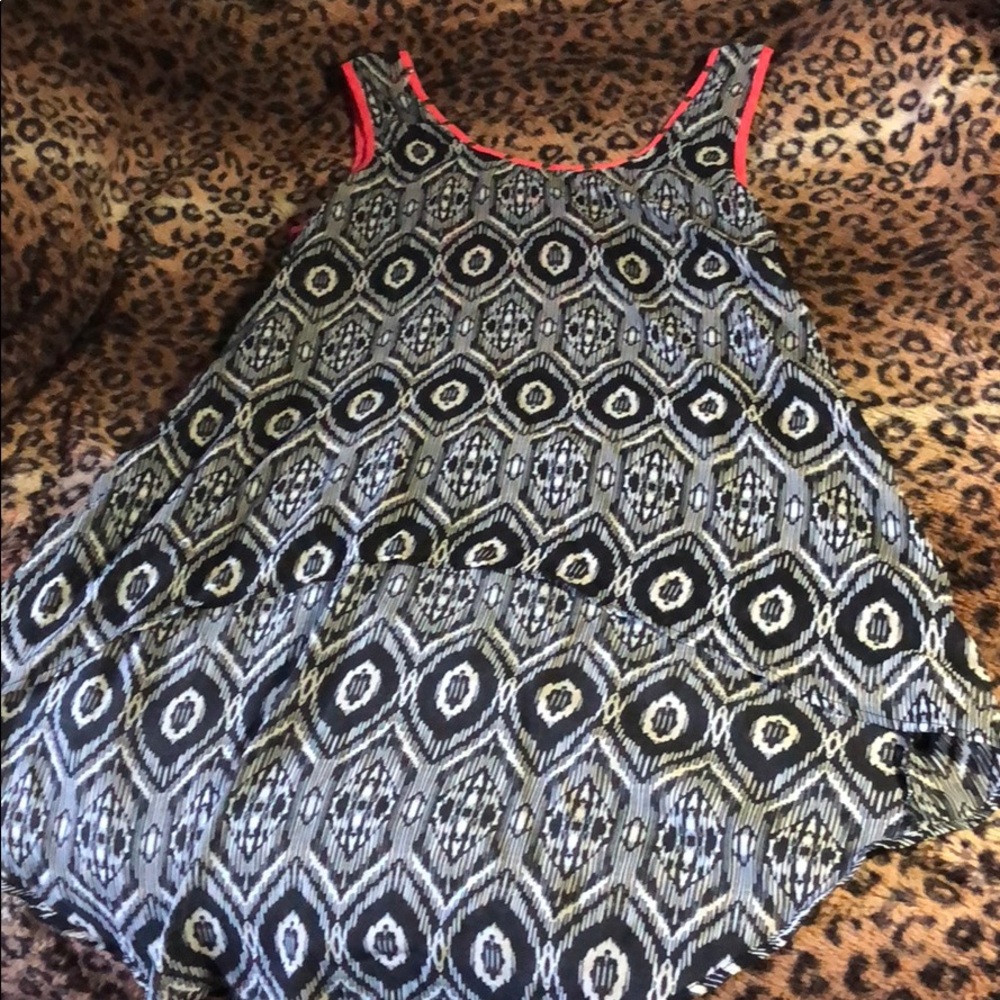Patterned Hi-Lo blouse